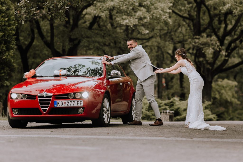 Naši mladenci se zezaju na fotografisanju u Topoli